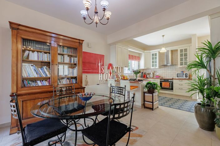 Image No.6-3 Bed Property for sale