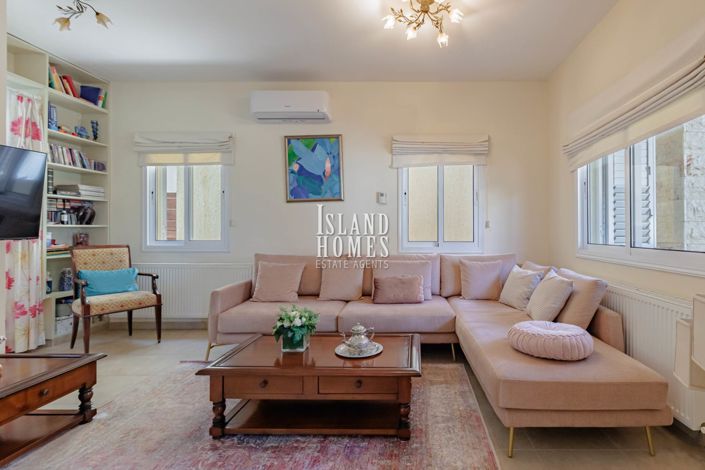 Image No.9-3 Bed Property for sale