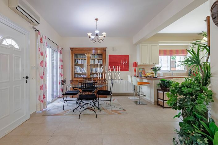 Image No.10-3 Bed Property for sale