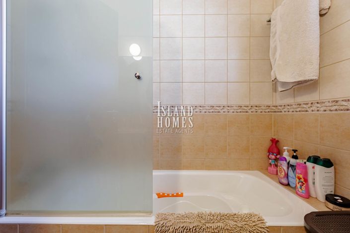 Image No.24-3 Bed Villa / Detached for sale