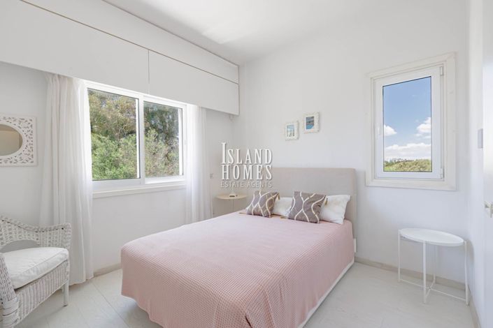 Image No.29-4 Bed Villa / Detached for sale