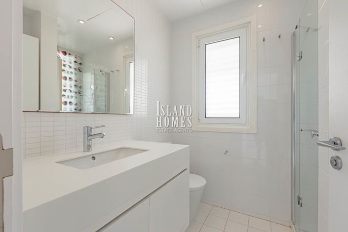 Image No.37-4 Bed Villa / Detached for sale