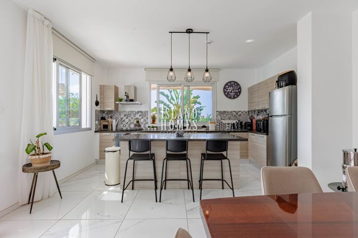 Image No.11-3 Bed Property for sale