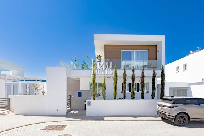 Image No.18-3 Bed Property for sale