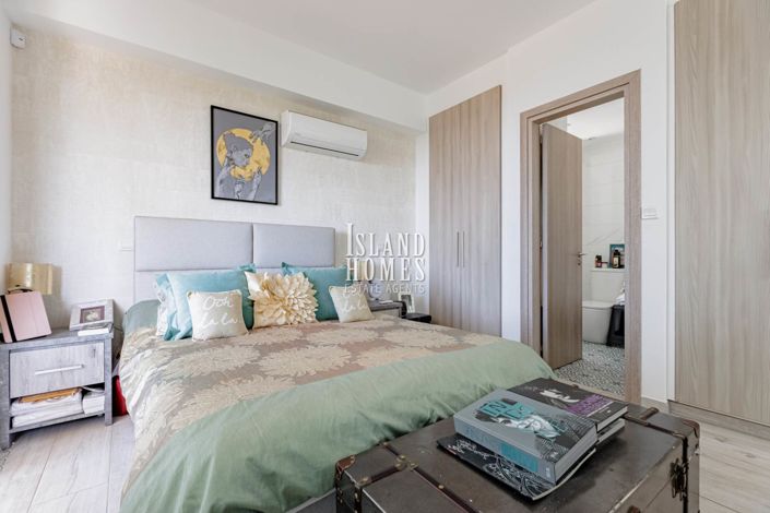 Image No.21-3 Bed Property for sale