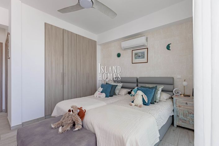 Image No.27-3 Bed Property for sale