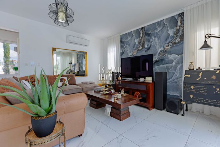 Image No.9-3 Bed Property for sale