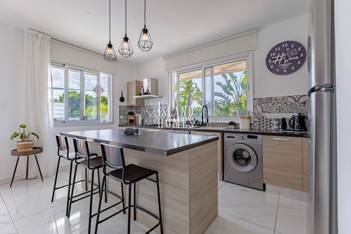 Image No.10-3 Bed Property for sale