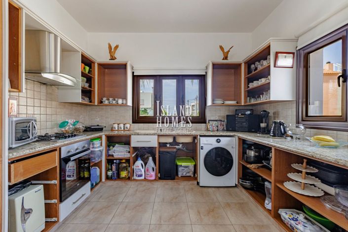 Image No.12-4 Bed Villa / Detached for sale