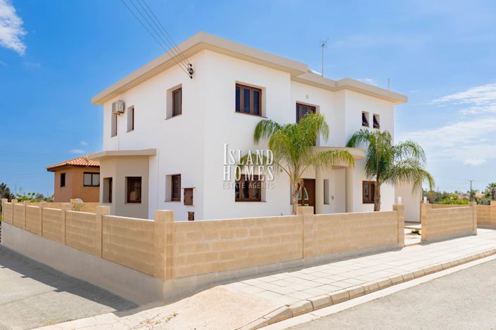 Image No.14-4 Bed Villa / Detached for sale