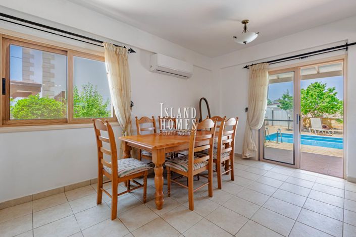 Image No.9-3 Bed Villa / Detached for sale