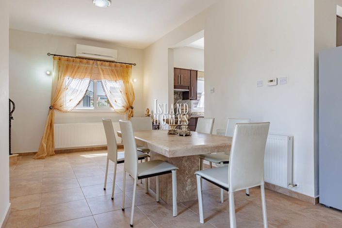 Image No.14-3 Bed Villa / Detached for sale