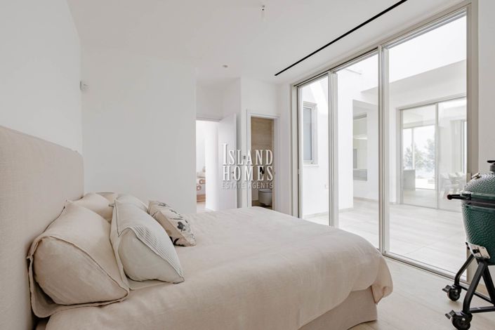 Image No.27-7 Bed Villa / Detached for sale