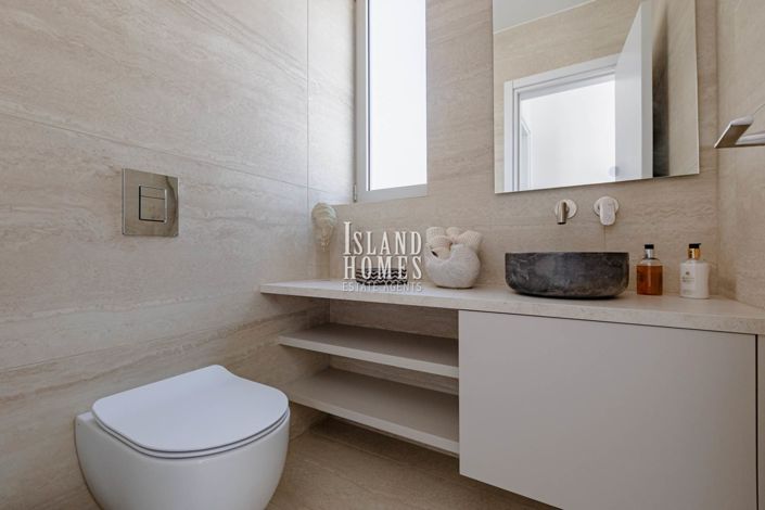 Image No.28-7 Bed Villa / Detached for sale