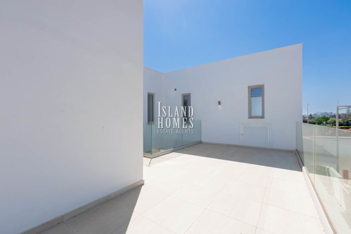 Image No.32-7 Bed Villa / Detached for sale