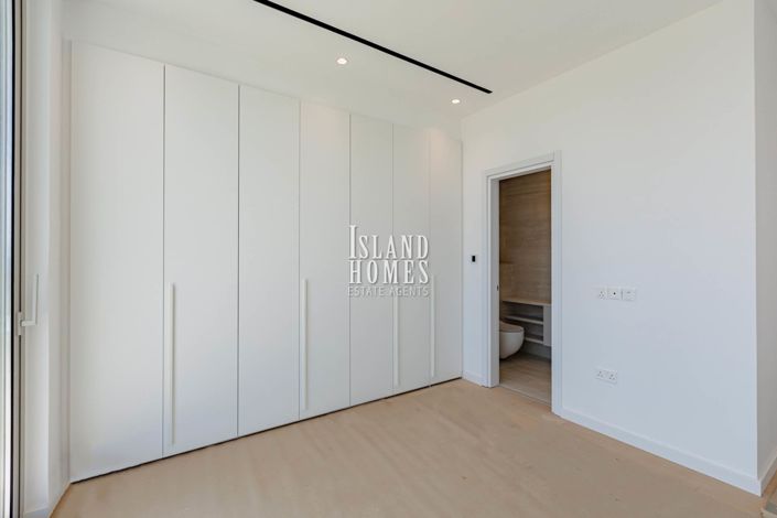 Image No.41-7 Bed Villa / Detached for sale