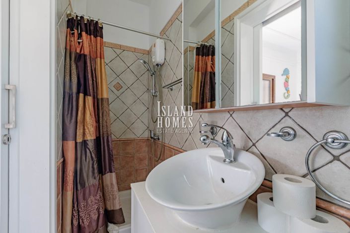 Image No.18-3 Bed Villa / Detached for sale