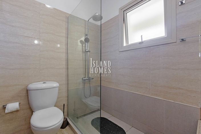 Image No.35-4 Bed Villa / Detached for sale