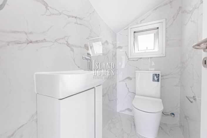 Image No.12-3 Bed Villa / Detached for sale