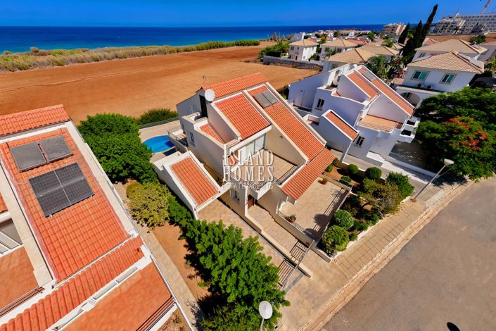 Image No.2-4 Bed Villa / Detached for sale