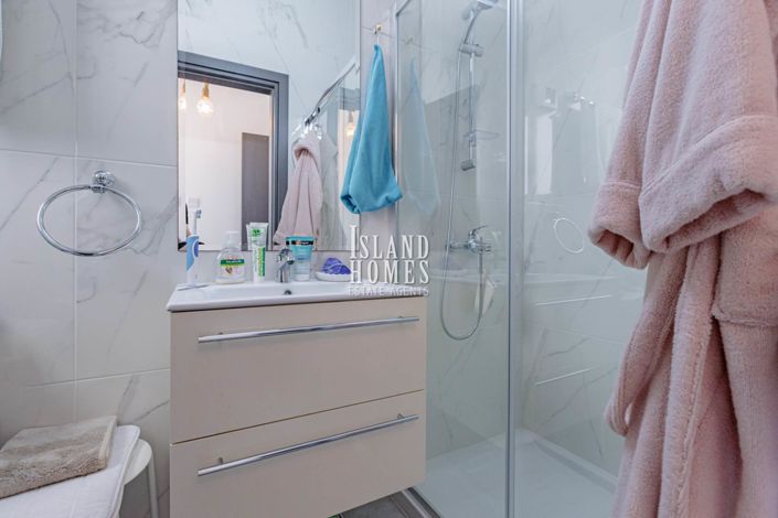 Image No.28-3 Bed Villa for sale