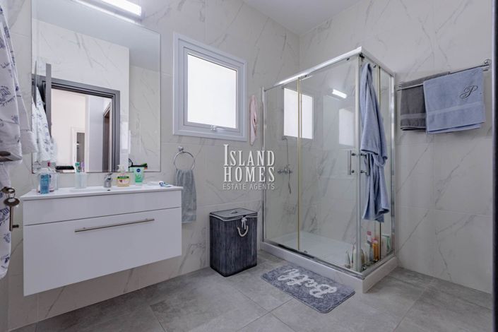 Image No.38-3 Bed Villa for sale