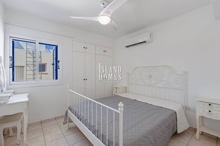 Image No.18-2 Bed Townhouse for sale