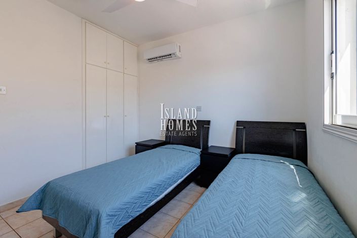 Image No.25-2 Bed Townhouse for sale