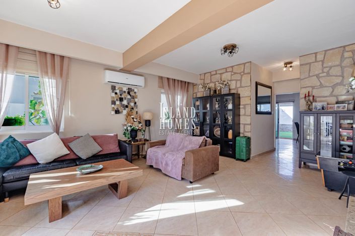 Image No.2-3 Bed Semi-Detached for sale