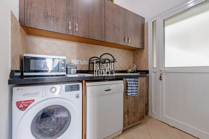 Image No.16-3 Bed Semi-Detached for sale