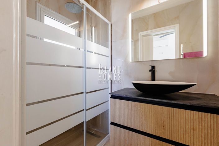 Image No.21-3 Bed Semi-Detached for sale