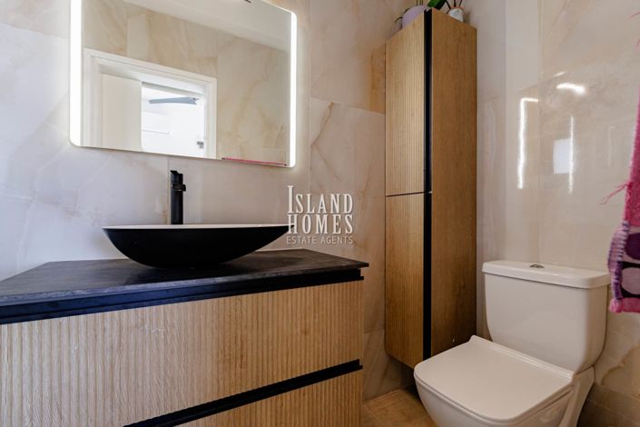 Image No.22-3 Bed Semi-Detached for sale