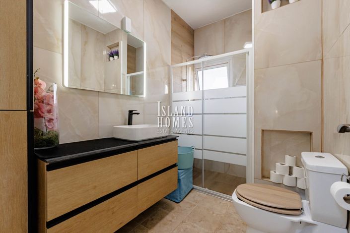 Image No.28-3 Bed Semi-Detached for sale