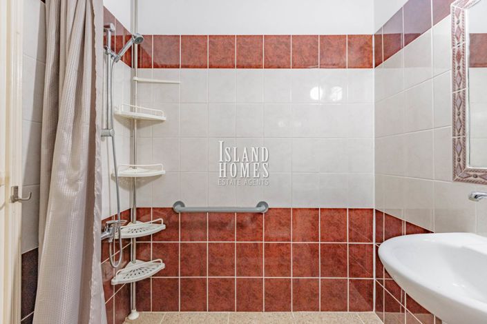 Image No.18-2 Bed Apartment for sale