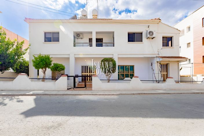 Image No.2-5 Bed House for sale