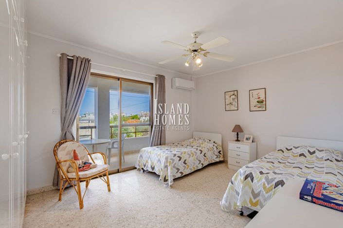 Image No.16-5 Bed House for sale