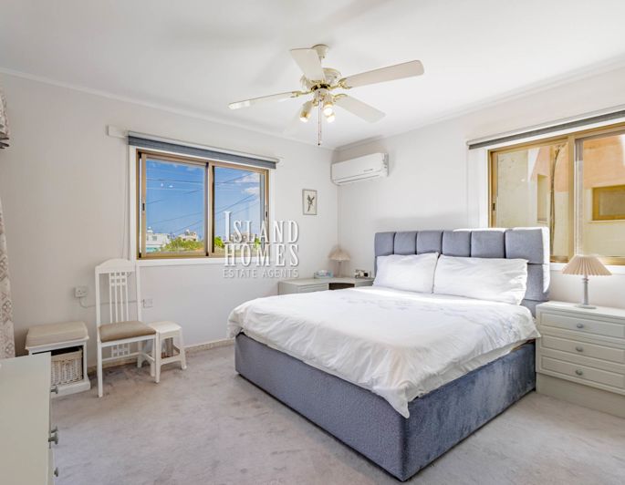 Image No.21-5 Bed House for sale