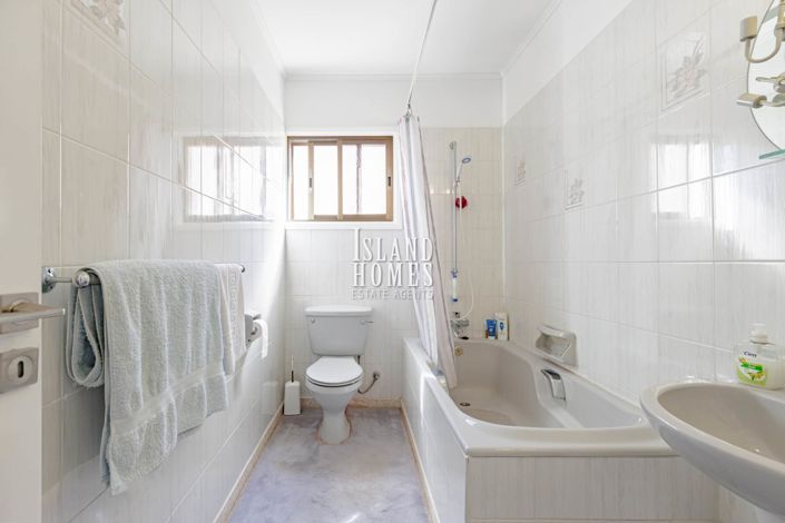 Image No.24-5 Bed House for sale