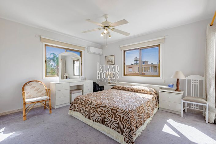 Image No.25-5 Bed House for sale