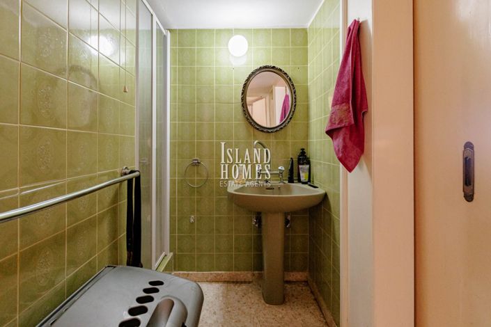 Image No.33-5 Bed House for sale