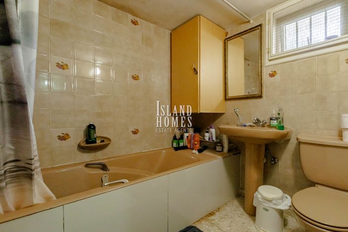 Image No.37-5 Bed House for sale