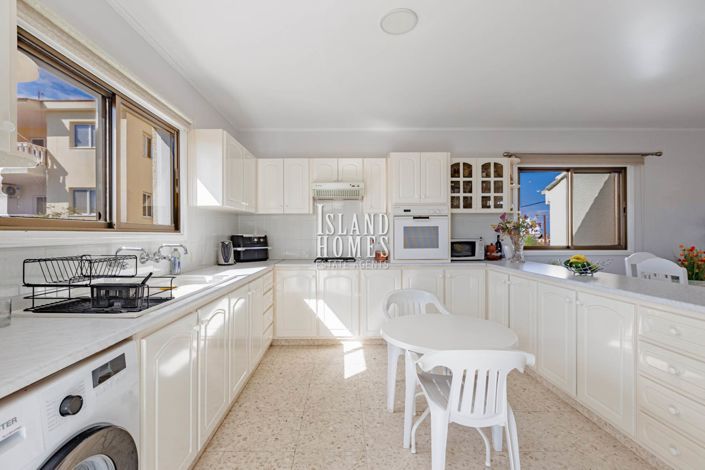 Image No.5-5 Bed House for sale