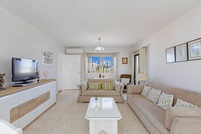 Image No.6-5 Bed House for sale