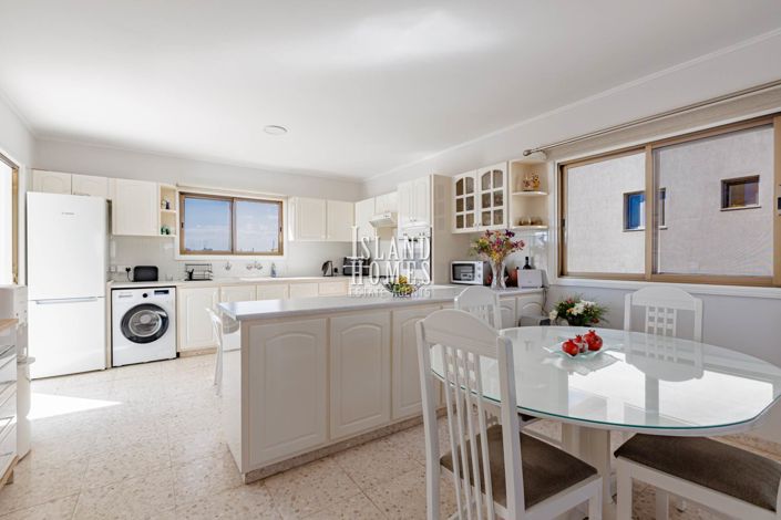 Image No.10-5 Bed House for sale