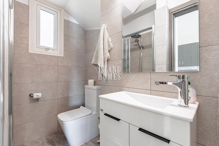 Image No.16-2 Bed Townhouse for sale