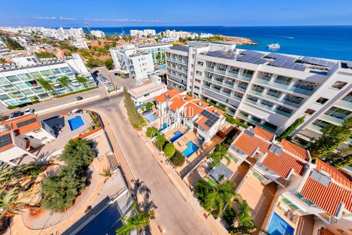 Image No.33-2 Bed Townhouse for sale