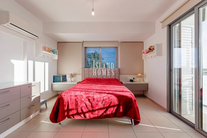 Image No.13-3 Bed Apartment for sale