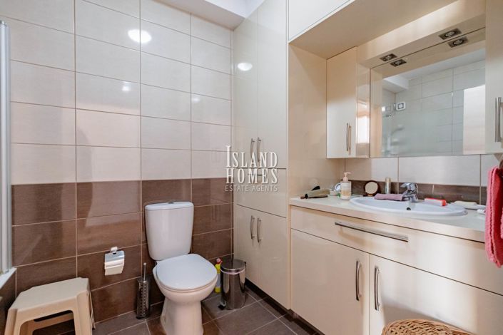 Image No.21-3 Bed Apartment for sale