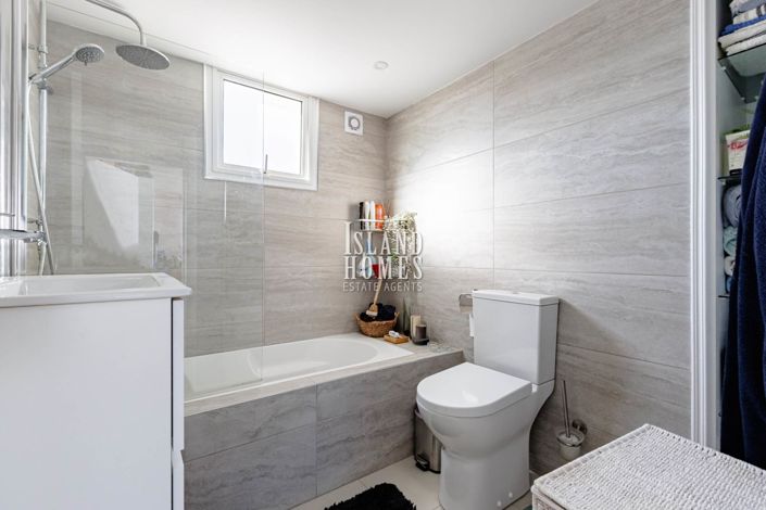 Image No.29-3 Bed Villa / Detached for sale