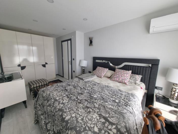 Image No.8-3 Bed Duplex for sale